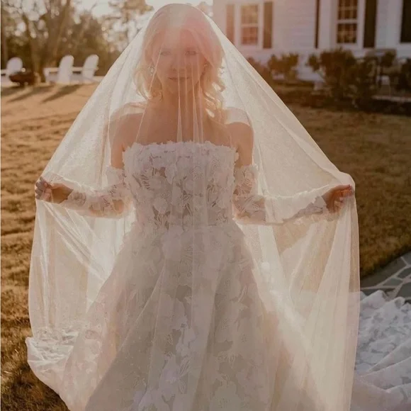 Wedding dress size 6 Morilee poppy style 4159, never worn or altered